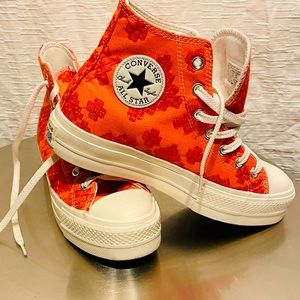 CONVERSE CHUCK TAYLOR ALL STAR LIFT
Bright Madder/ Mantra Orange